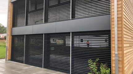 Stores extérieurs à lamelles 3