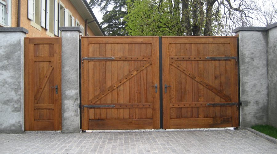 Porte en bois massif