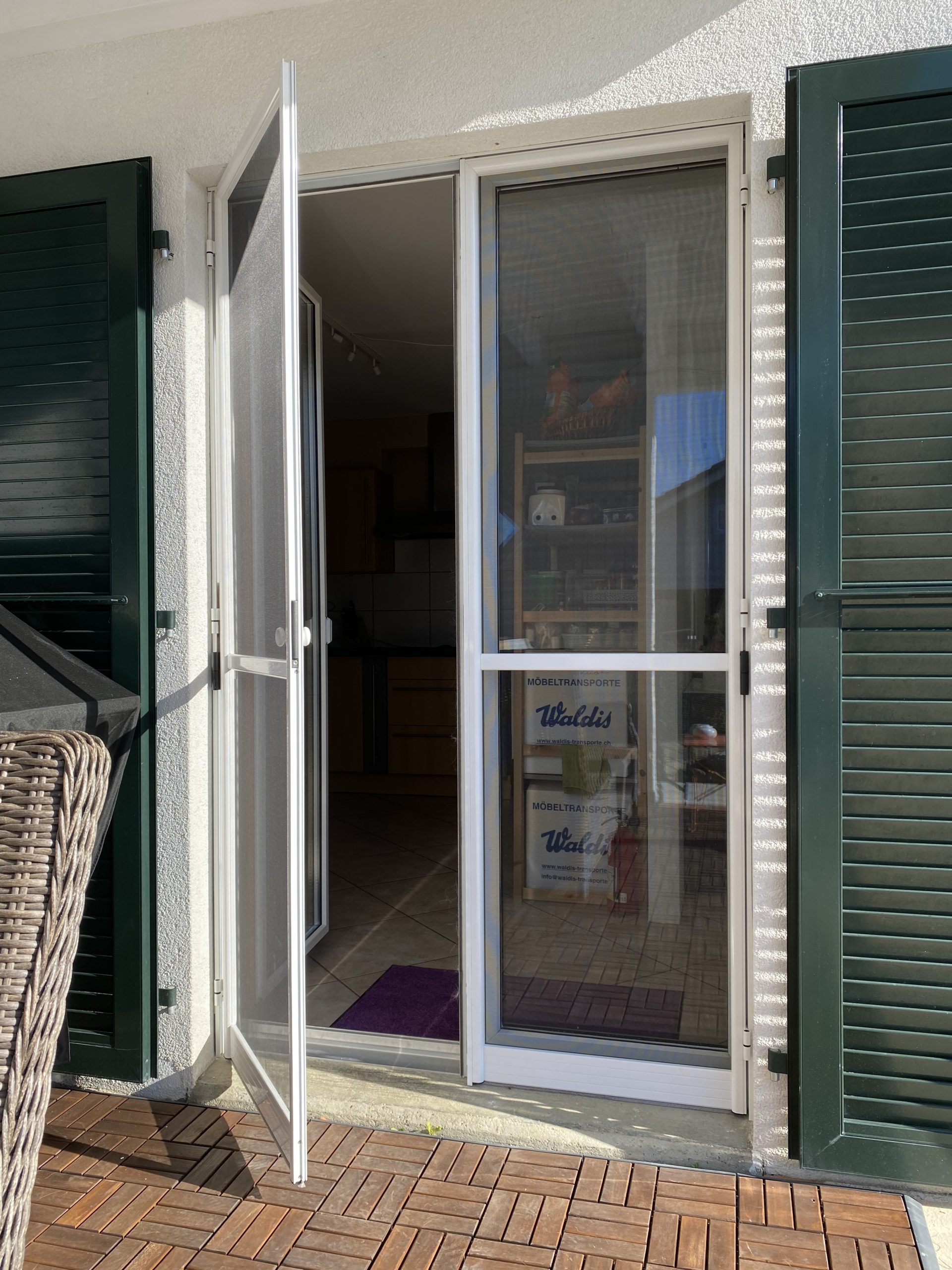Moustiquaire porte battante