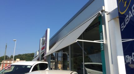 Stores à projection en toile 2