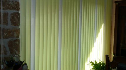 Stores à bandes verticales 2