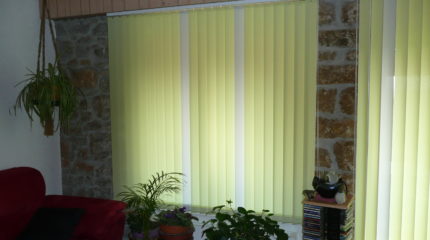 Stores à bandes verticales 1