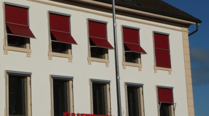 Stores à projection en toile 1