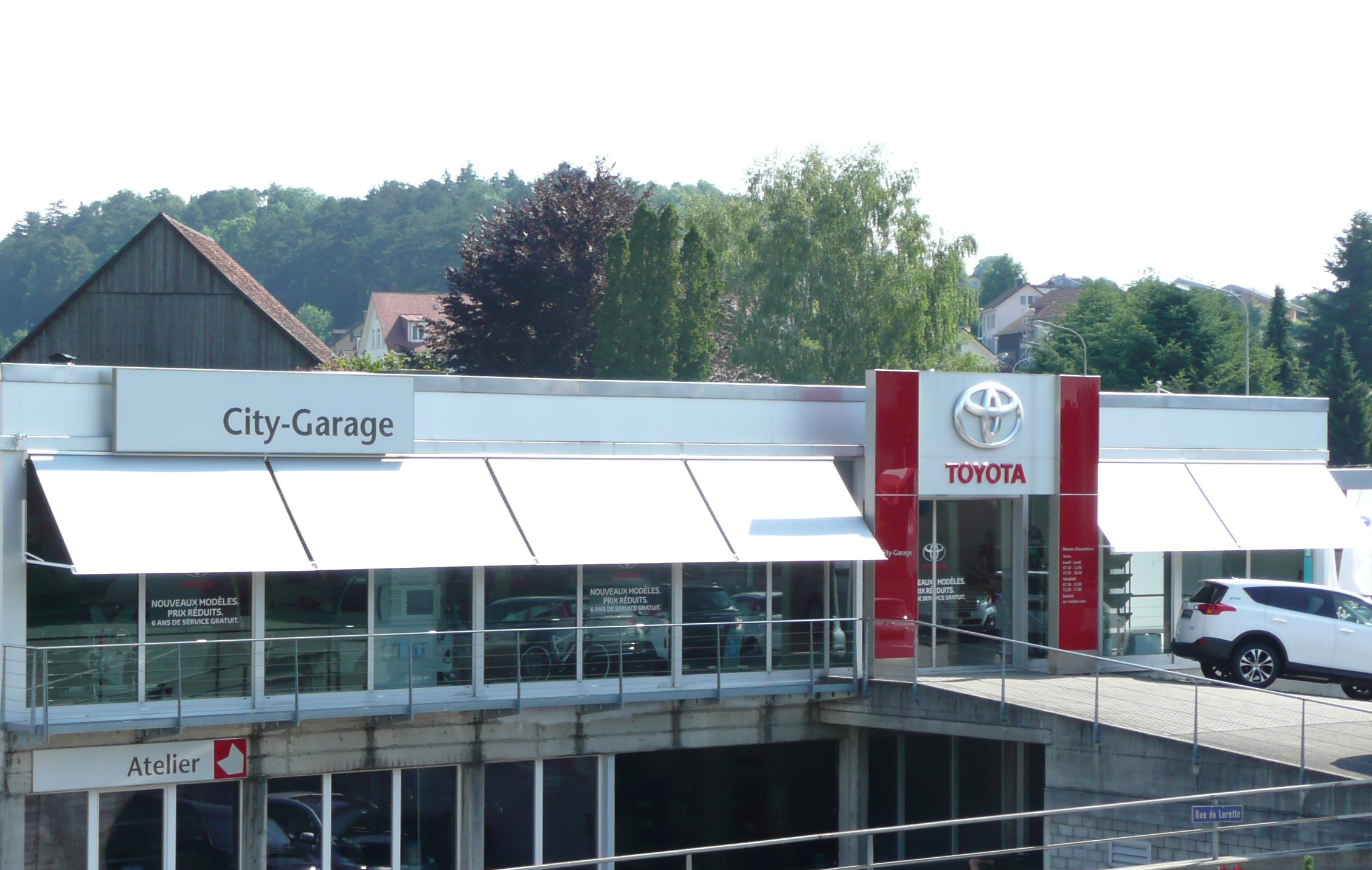 Stores à projection en toile