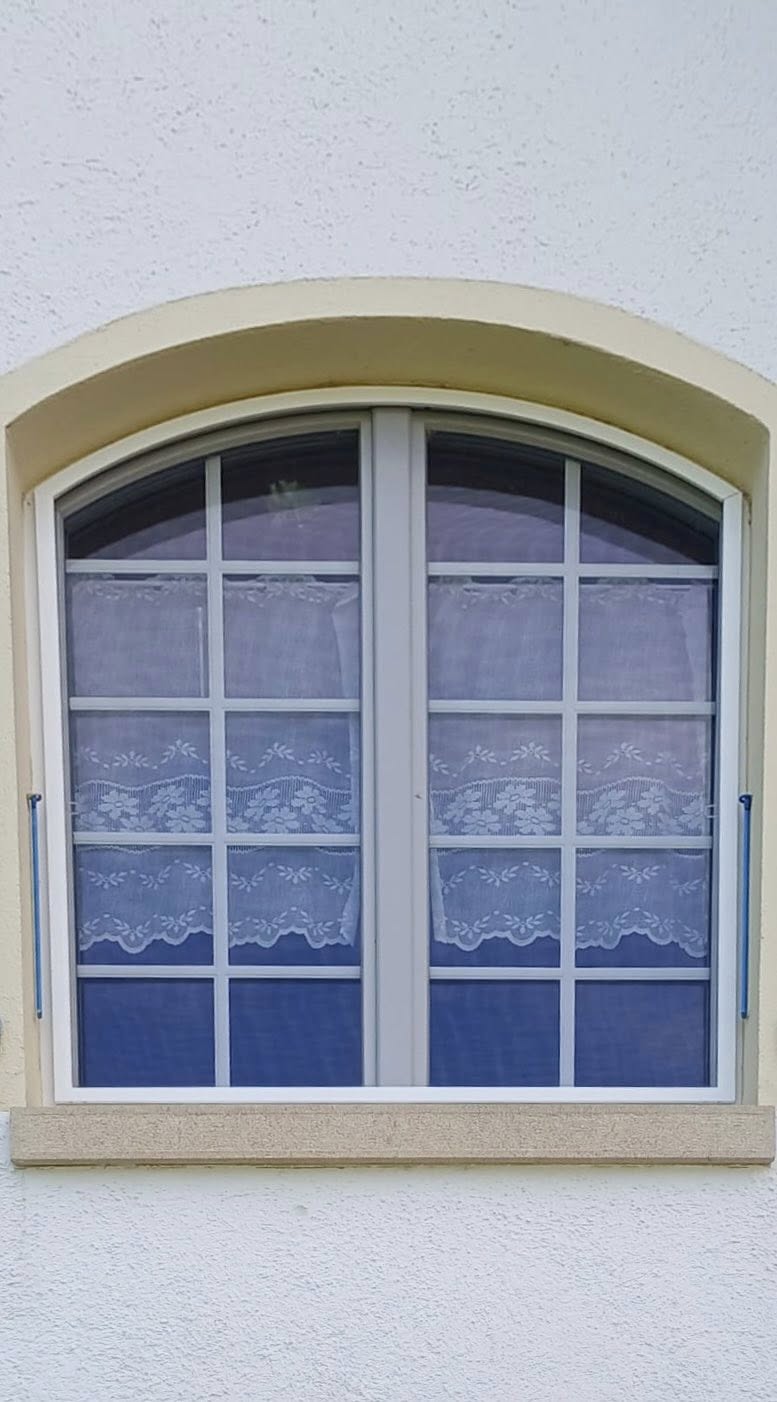 Moustiquaires semi-fixes