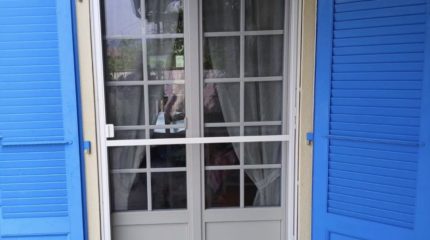 Moustiquaire porte battante 1